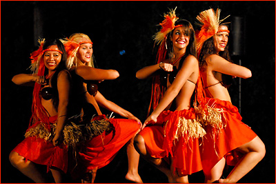 Photo from the Wilmette Aloha Night show in 2009. Photo by Lynn/Michael Mann.